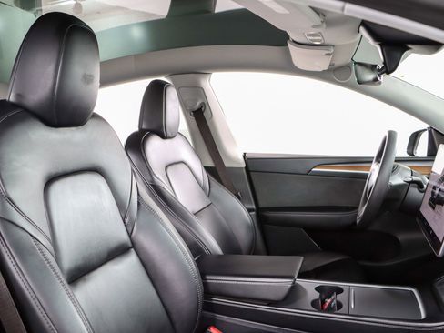 Used 2024 Tesla Model Y Long Range image 24