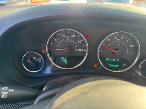 Used 2018 Jeep Wrangler Sport image 14