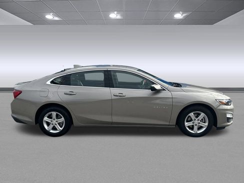 Used 2024 Chevrolet Malibu LT image 2