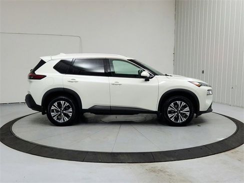 Used 2021 Nissan Rogue SV w/ Premium Package image 8