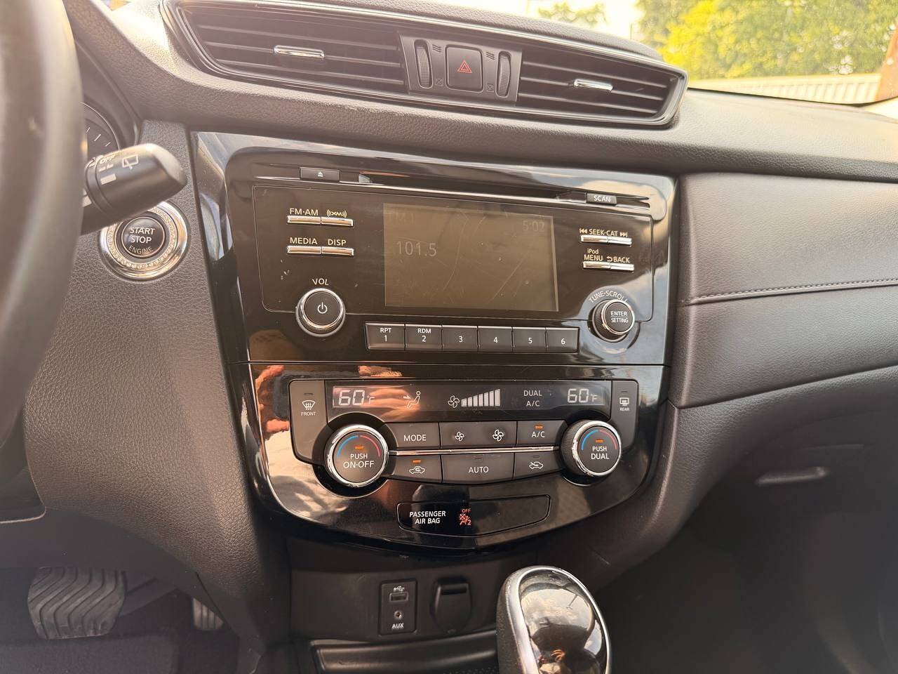 Used 2017 Nissan Rogue SV FWD image 21
