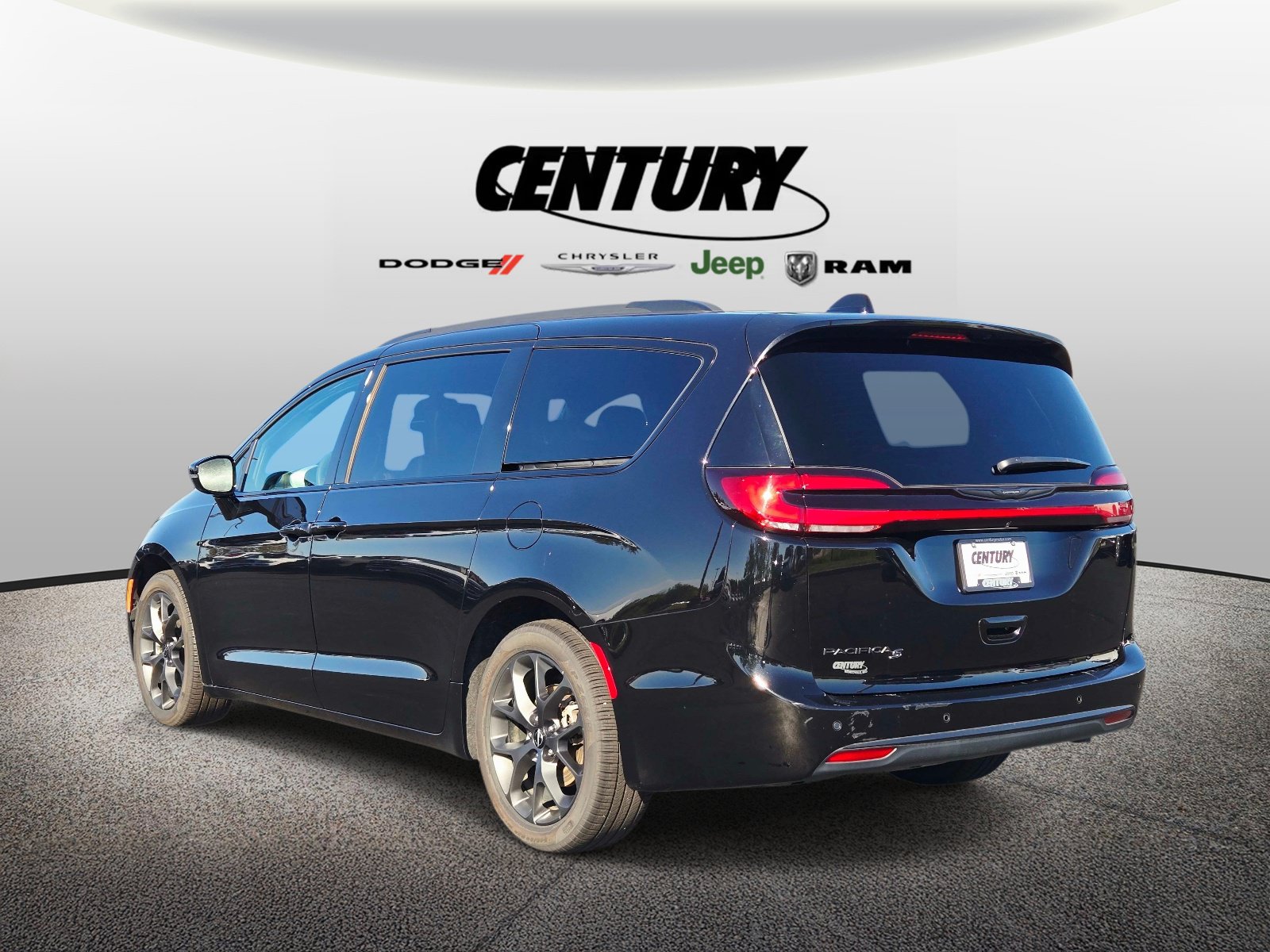 Used 2024 Chrysler Pacifica Touring-L FWD image 6