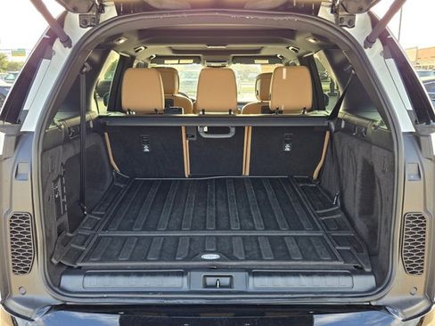 Used 2024 Land Rover Discovery Dynamic SE image 6