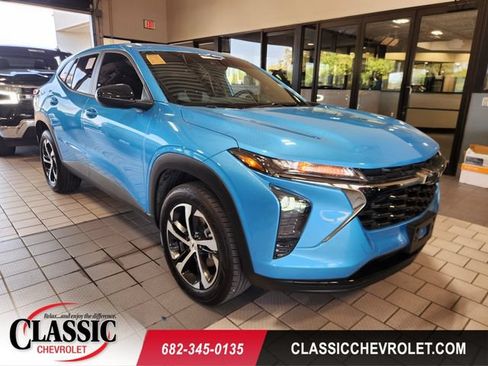 Used 2026 Chevrolet Trax RS w/ Driver Confidence Package FWD image 1