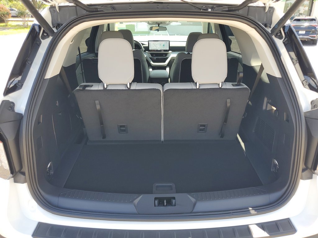 Used 2026 Ford Explorer Active w/ Active Comfort Package RWD image 30