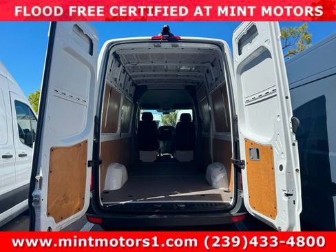 Used 2017 Mercedes-Benz Sprinter 2500 image 4