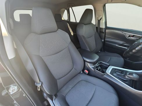 Used 2021 Toyota RAV4 XLE image 21