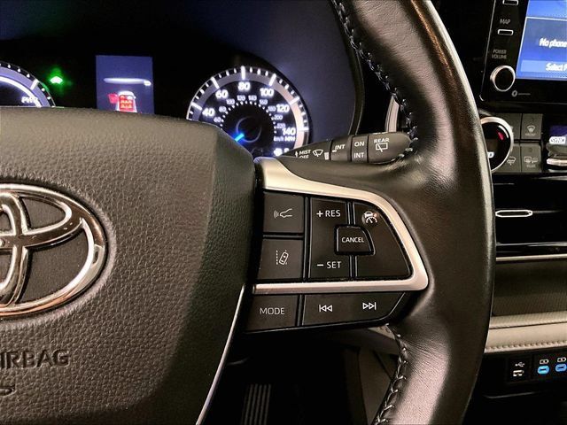 Used 2022 Toyota Highlander LE AWD/4WD image 18