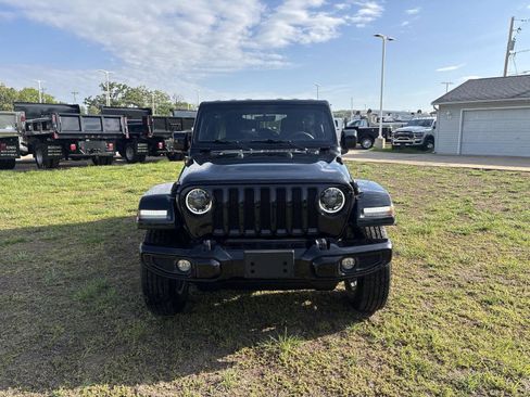 Used 2023 Jeep Wrangler Unlimited Sahara AWD/4WD image 4