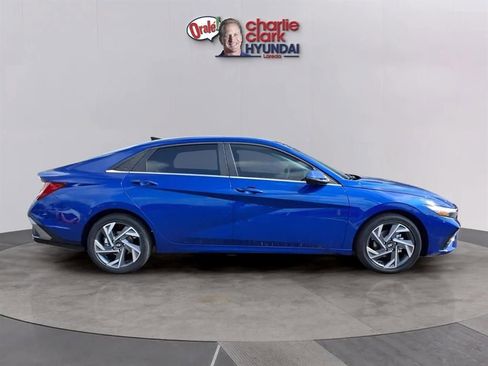 New 2025 Hyundai Elantra Limited image 6