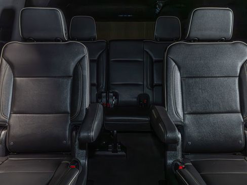 Used 2022 GMC Yukon XL SLT w/ SLT Premium Package image 25