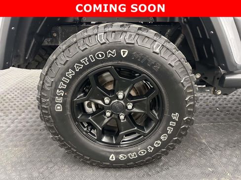 Used 2021 Jeep Gladiator Sport AWD/4WD image 3