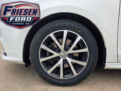 Used 2017 Volkswagen Jetta SE FWD image 8