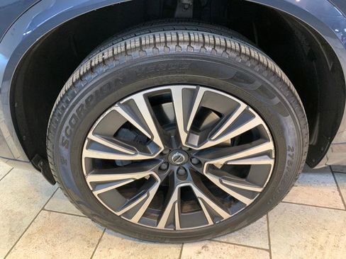 Used 2022 Volvo XC90 T6 Momentum w/ Climate Package image 13