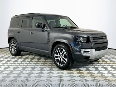 Used 2025 Land Rover Defender 110 S AWD/4WD image 3