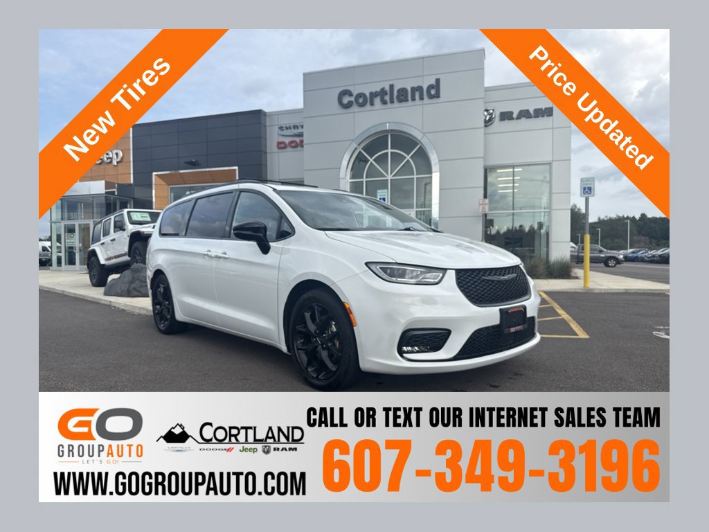 Used 2025 Chrysler Pacifica Limited FWD image 1