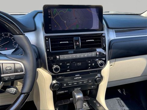 Used 2023 Lexus GX 460 Luxury w/ Sport Design Package AWD/4WD image 9