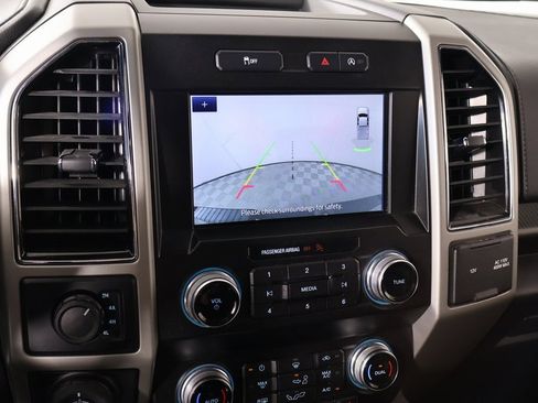 Used 2019 Ford F150 Lariat w/ Equipment Group 502A Luxury image 6