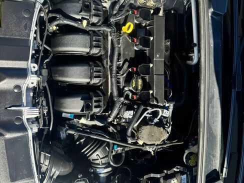 Used 2014 Ford Focus SE w/ Equipment Group 201A FWD image 16