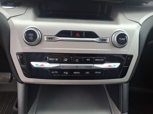 Certified 2024 Ford Explorer XLT AWD/4WD image 22