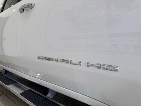 Used 2024 GMC Sierra 3500 Denali w/ Technology Package image 13