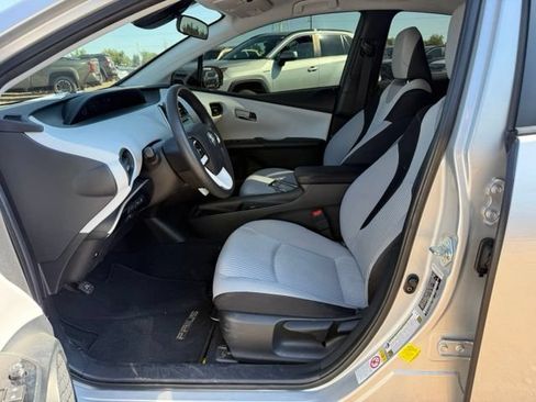 Used 2018 Toyota Prius Two w/ Prius Two Safety Plus Package FWD image 25