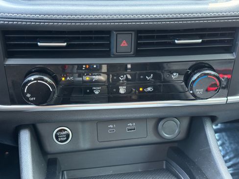 Used 2022 Nissan Rogue S FWD image 23
