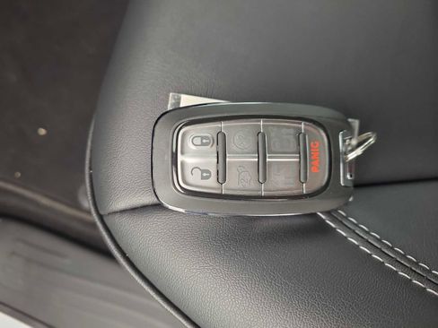 New 2026 Chrysler Pacifica Select image 28