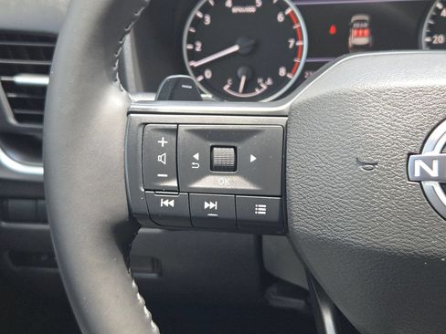 Certified 2025 Nissan Rogue SV FWD image 20
