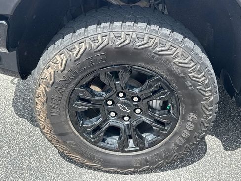 Used 2024 Chevrolet Silverado 1500 ZR2 AWD/4WD image 11
