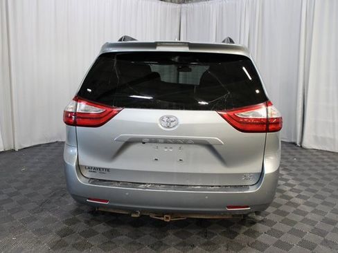 Used 2018 Toyota Sienna Limited image 5