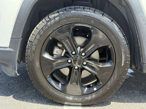 Used 2019 Jeep Compass Latitude FWD image 9