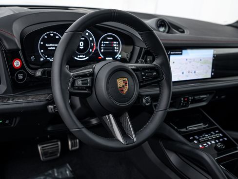 Used 2026 Porsche Cayenne GTS AWD/4WD image 15