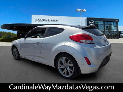 Used 2016 Hyundai Veloster FWD image 3