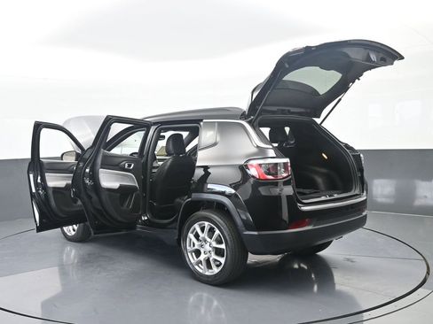 Used 2024 Jeep Compass Latitude image 69