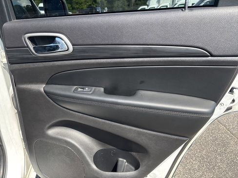 Used 2019 Jeep Grand Cherokee Altitude image 25