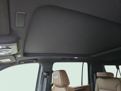 New 2026 Chevrolet Suburban High Country AWD/4WD image 13