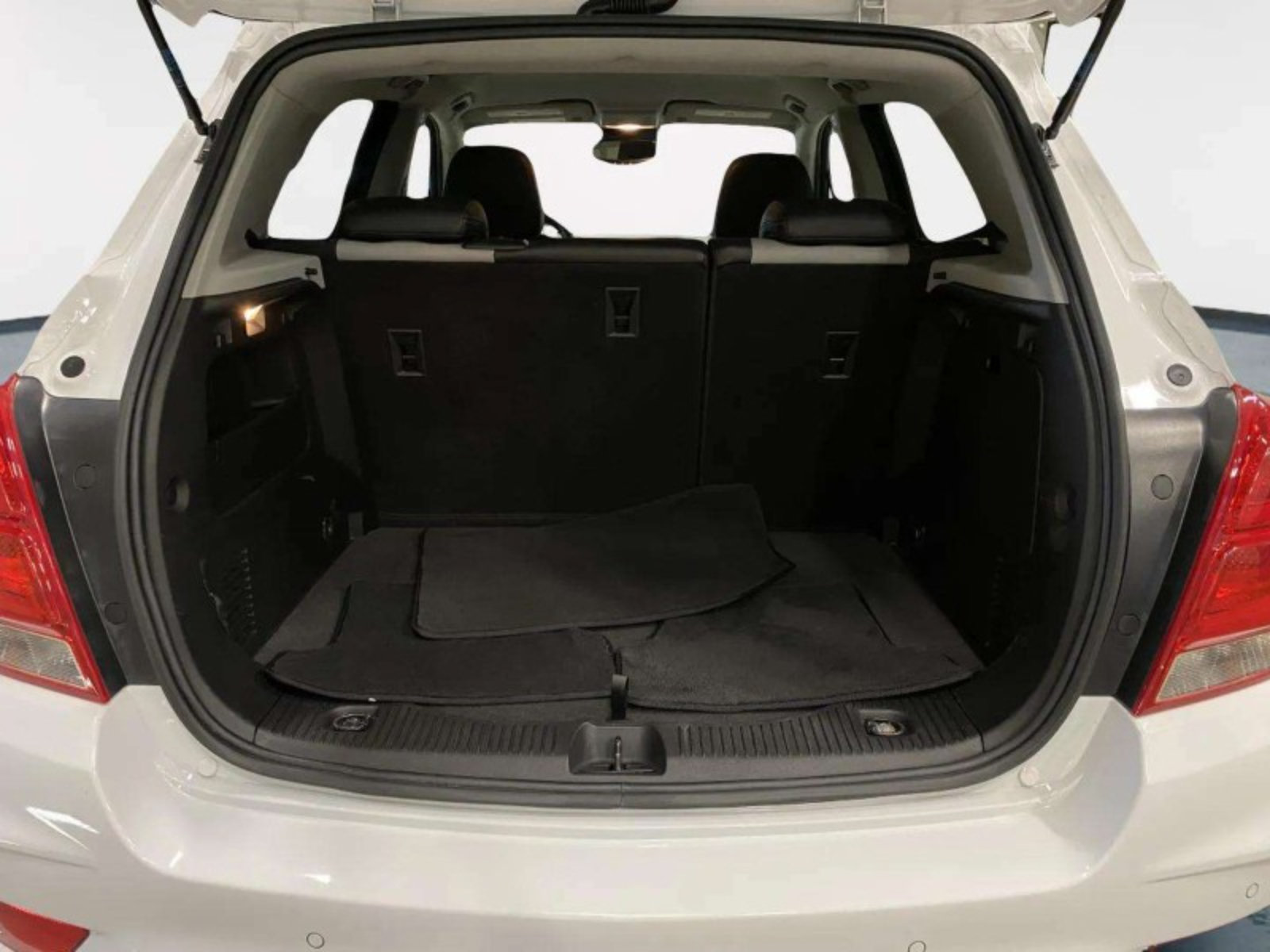 Used 2017 Chevrolet Trax Premier AWD/4WD image 32