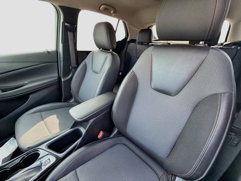Used 2022 Buick Encore GX Preferred w/ Sport Touring Package FWD image 11