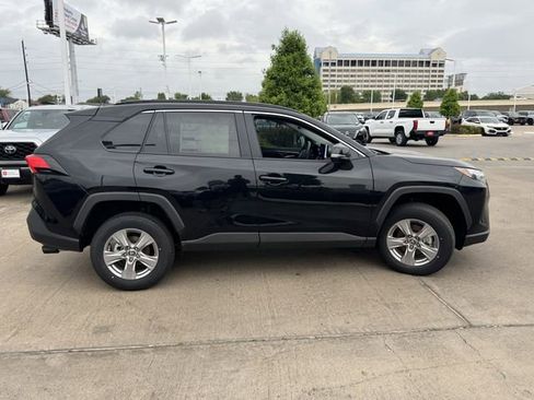 Used 2025 Toyota RAV4 XLE image 4