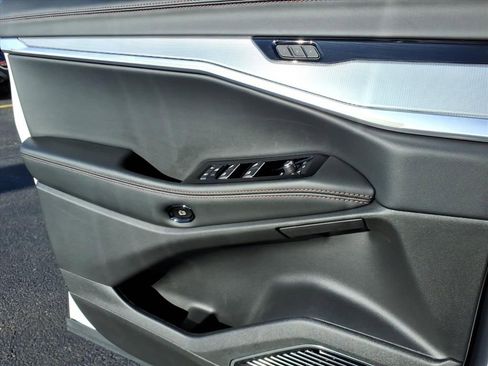 Used 2024 Jeep Wagoneer Launch Edition image 11