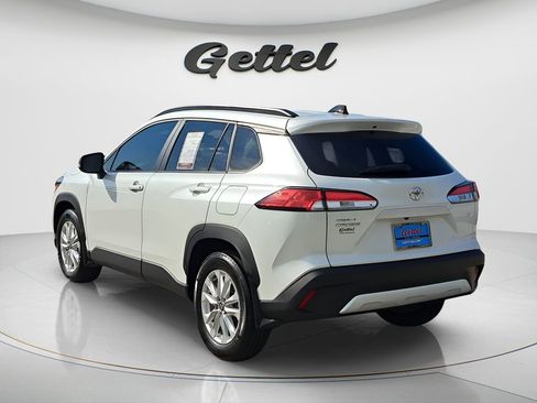 Certified 2025 Toyota Corolla Cross LE image 4