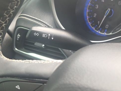 Used 2023 Chrysler Pacifica Limited w/ Uconnect Theater Family Group image 46