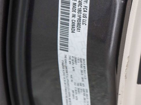 Used 2023 Chrysler Pacifica Touring-L image 33