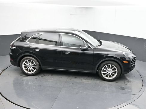 Used 2024 Porsche Cayenne AWD/4WD image 24