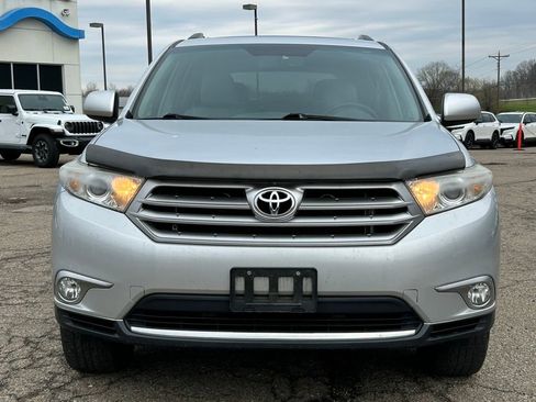 Used 2012 Toyota Highlander SE w/ Tow Pkg image 2
