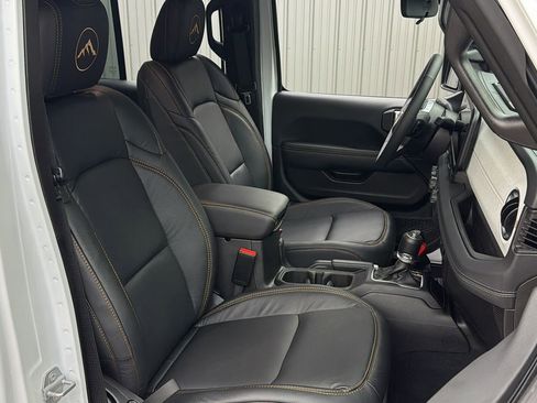 Used 2025 Jeep Wrangler Unlimited Sahara w/ Safety Group image 35