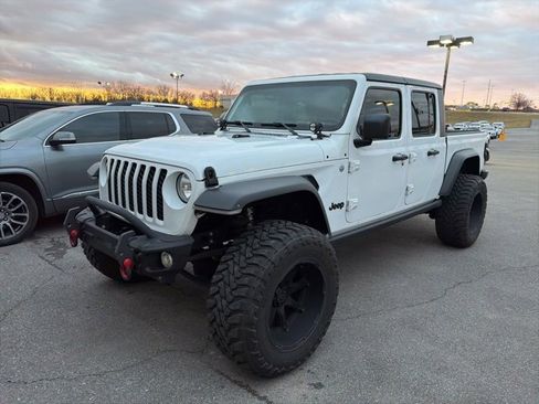 Used 2020 Jeep Gladiator Sport w/ Quick Order Package 24S image 2