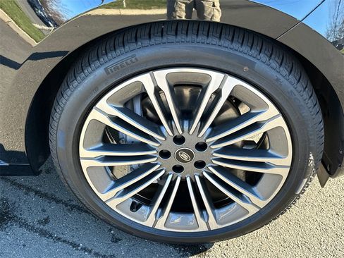 New 2025 Land Rover Range Rover Long Wheelbase SE image 7