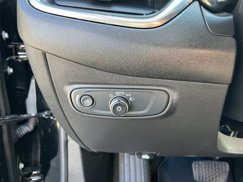 Used 2024 Chevrolet Equinox LT FWD image 25